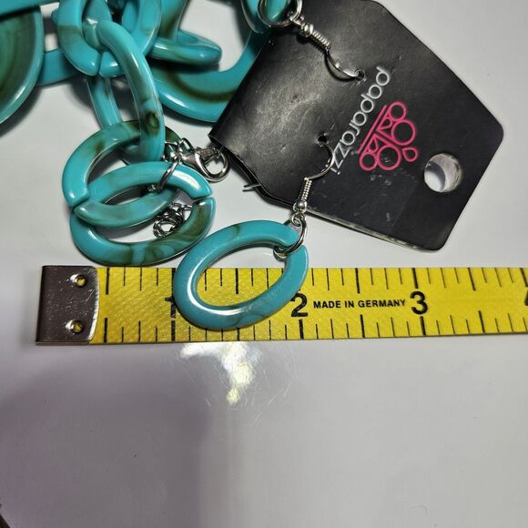 Paparazzi Silver Tone With Green Chunky Link Necklace & Earring Set 20-22" - Picture 7 of 12